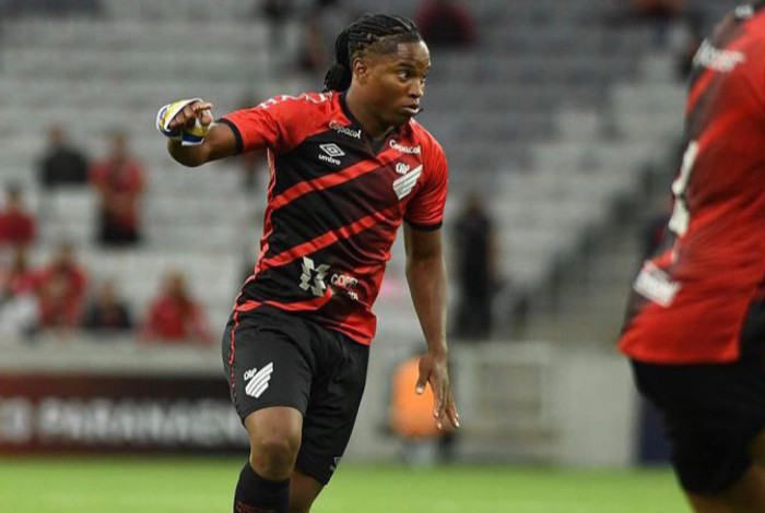 Daniel Cruz atuou em 11 jogos pelo Athletico-PR e marcou um gol