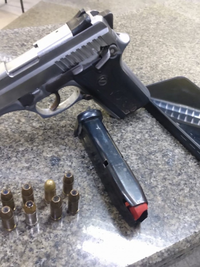 Material apreendido com o miliciano