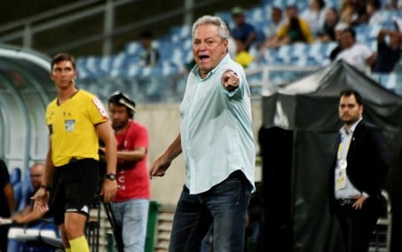 Fluminense se salva no último minuto, com gol contra de Paulão, e vence o Cuiabá