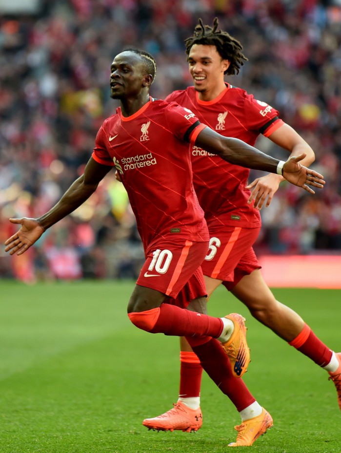 Sadio Mané marcou dois gols na vitória de 3 a 2 do Liverpool contra o rival Manchester City