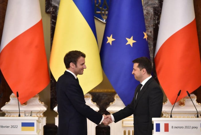 Em mais uma demonstração de apoio à Ucrânia, o presidente francês deve se reunir com o homólogo Volodymyr Zelensky, em Kiev