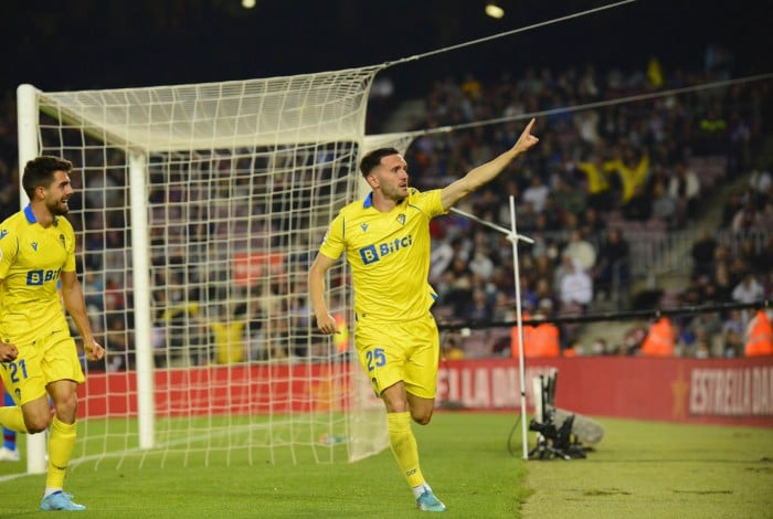 Lucas Pérez fez o gol da vitória do Cádiz contra o Barcelona