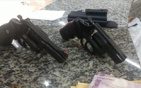 Homem é preso e adolescente é apreendido na Tijuquinha
