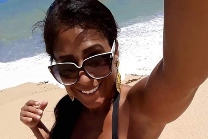 Repararam o mar, que beleza da natureza? N&atilde;o! Ah, voc&ecirc;s est&atilde;o admirando a bel&iacute;ssima Laynne Oliveira