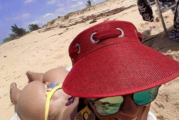 Essa &eacute; uma foto que Laynne Oliveira mostra por outro &acirc;ngulo as suas silhuetas maravilhosas