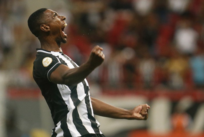 Kanu marcou dois gols na vitória do Botafogo sobre o Ceilândia-DF, pela Copa do Brasil
