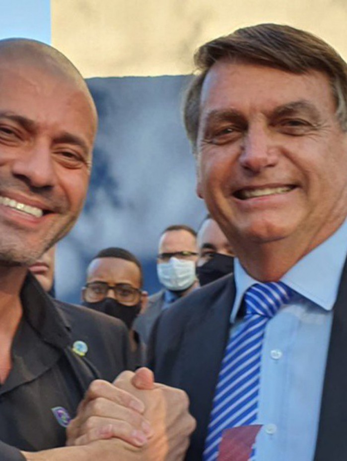 Jair Bolsonaro (PL) diz que indulto a Daniel Silveira (PTB) simboliza garantia da 'nossa liberdade'
