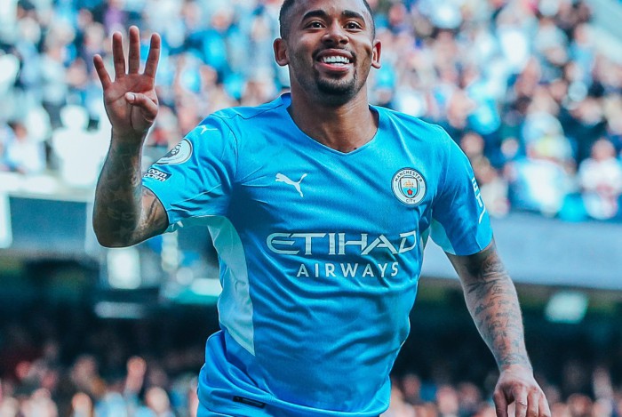 Gabriel Jesus marcou quatro vezes na goleada de 5 a 1 do Manchester City em cima do Watford 