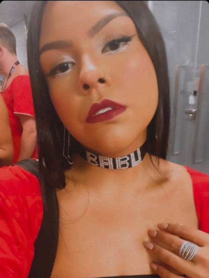 Lívia homenageia Babu