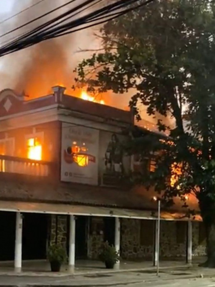 Bombeiros foram acionados por volta das 5h40
