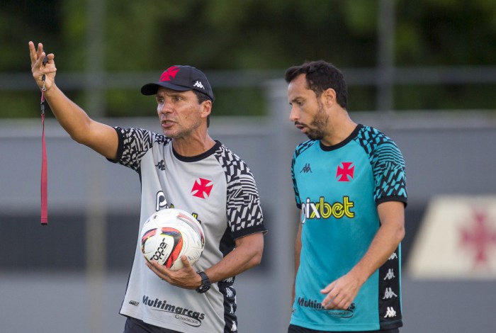 Alguns jogadores do Vasco, o técnico Zé Ricardo e dirigentes participaram de uma reunião com membros de uma torcida organizada