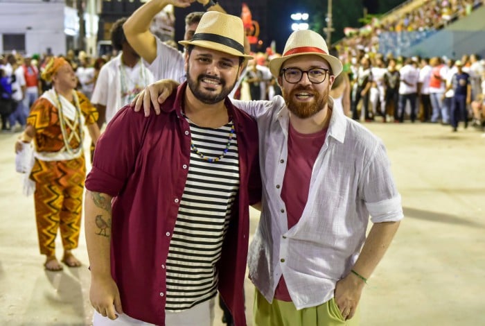 Gabriel Haddad e Leonardo Bora (D) são os carnavalescos da Grande Rio
