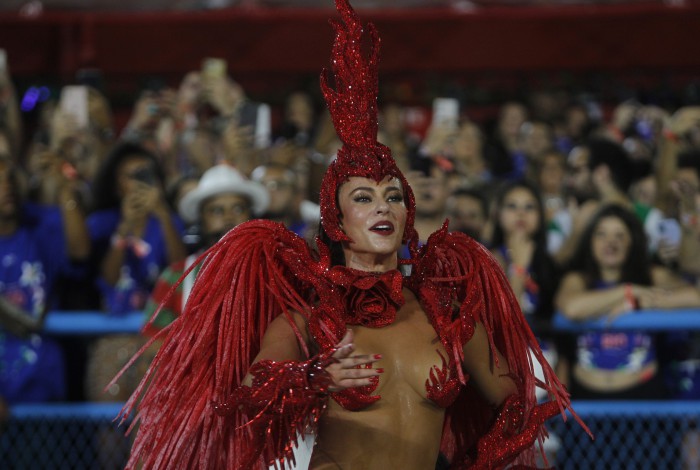 Paolla Oliveira no desfile da Grande Rio 