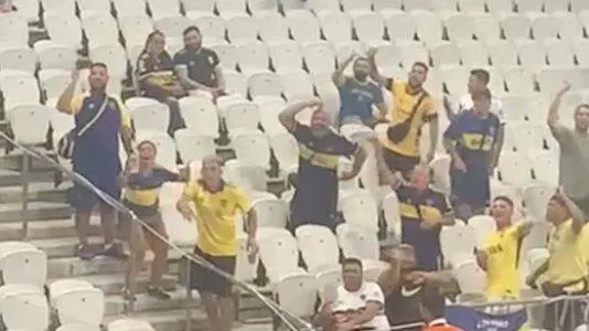 Torcedor do Boca Juniors imita macaco na dire&ccedil;&atilde;o da torcida do Corinthians