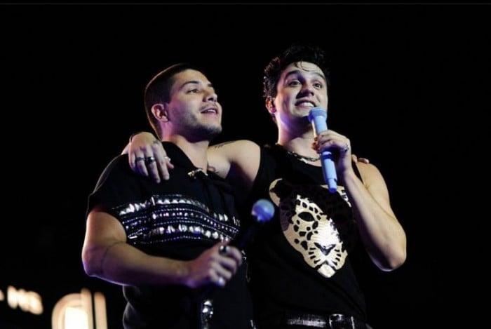 Arthur e Luan cantaram juntos no palco, em Campo Grande