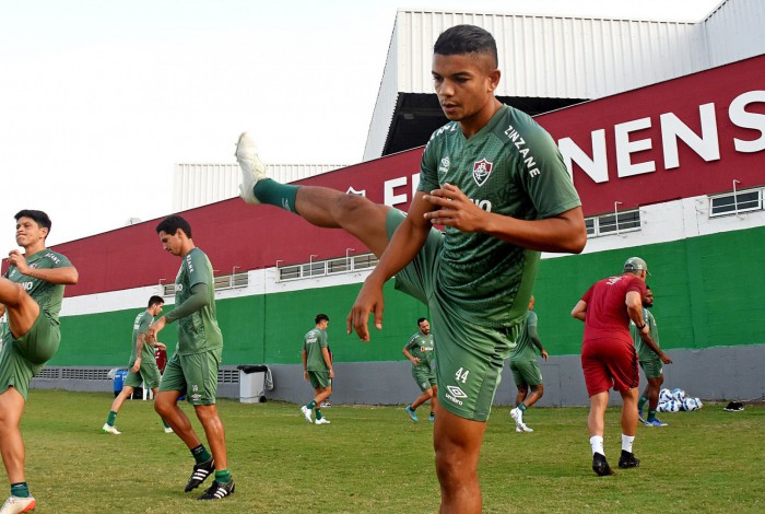 David Braz pode voltar ao Fluminense nesta quarta-feira (4) pela Sul-Americana