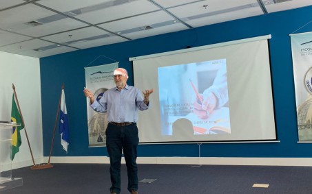 Depois de ser aluno, Luiz Paulo passa a dar aula na Escola do Legislativo