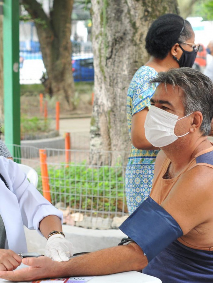 As atividades vão oferecer serviços de saúde, beleza e também adesão e renovação do cartão de estacionamento do idoso.