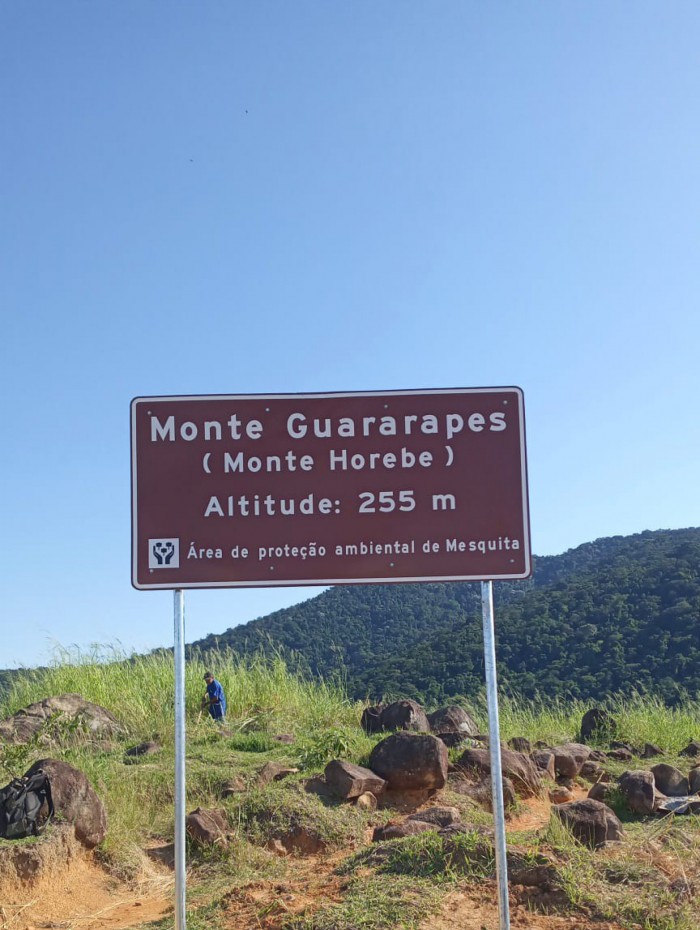 Cinco placas foram instaladas no pr&oacute;prio monte e no entorno