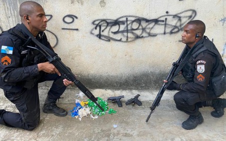 Dois suspeitos são presos e outros dois, feridos durante ação da PM em Realengo