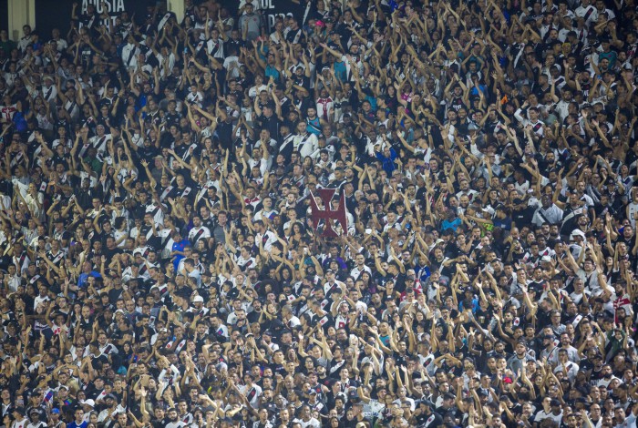 Torcida do Vasco no duelo contra o CSA