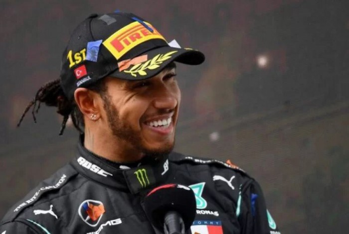Lewis Hamilton tem contrato com a Mercedes até 2023