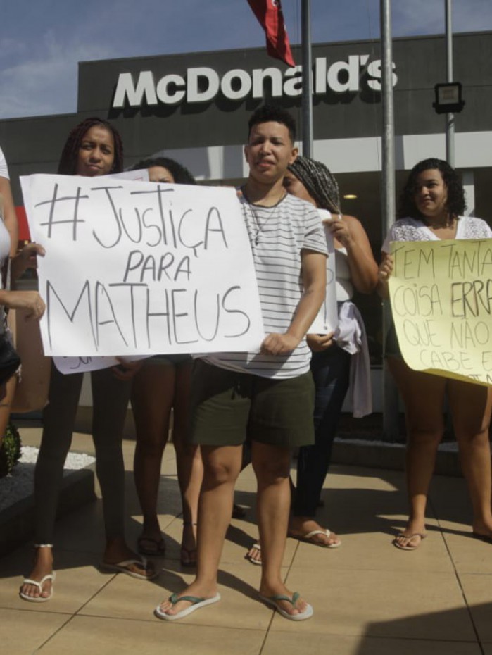 Colegas de trabalho pedem justiça por Mateus