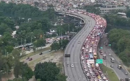 Ação policial tem troca de tiros e leva terror a motoristas na Linha Vermelha