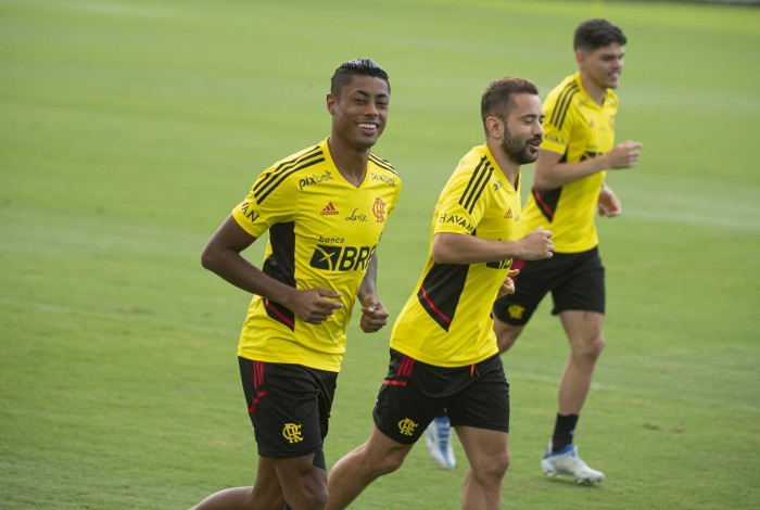 Poupados contra o Altos, Bruno Henrique e Everton Ribeiro voltam ao time time titular do Flamengo