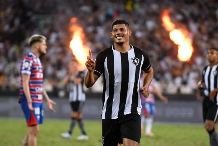 Erison em ação pelo Botafogo