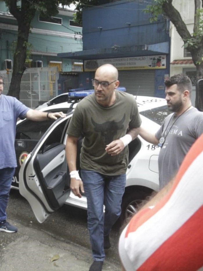 Sargento Bruno, preso, esteve diretamente envolvido em crime. Renato (detalhe) n&atilde;o resistiu