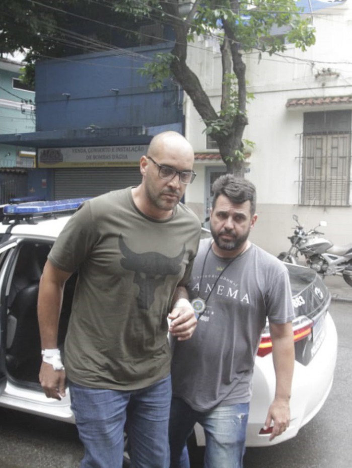 Sargento da Marinha, Bruno é acusado de ter atirado três vezes na vítima