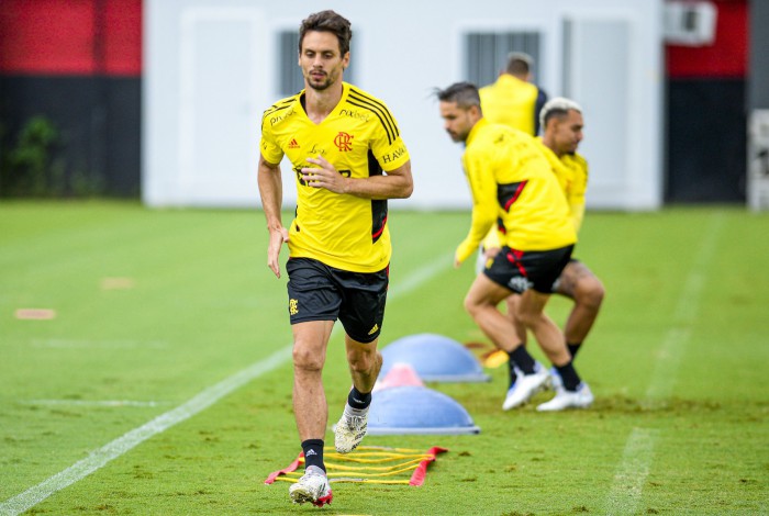 Rodrigo Caio no treino do Flamengo