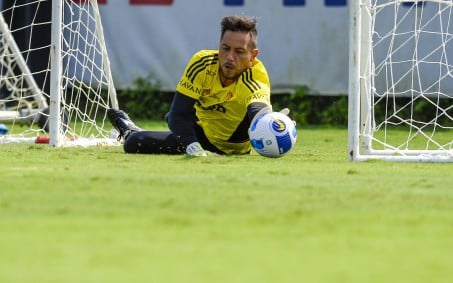 De péssimo ambiente no Ninho a processo de 'fritura': relação de Diego Alves com comissão escancara a falta de comando no Flamengo