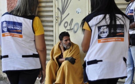 Prefeitura toma medidas para ajudar população de rua de Nova Iguaçu durante onda de frio