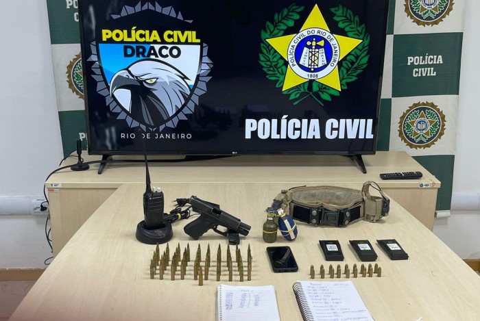 Luiz Felipe estava com uma pistola, granadas, munições e um bloco de anotações