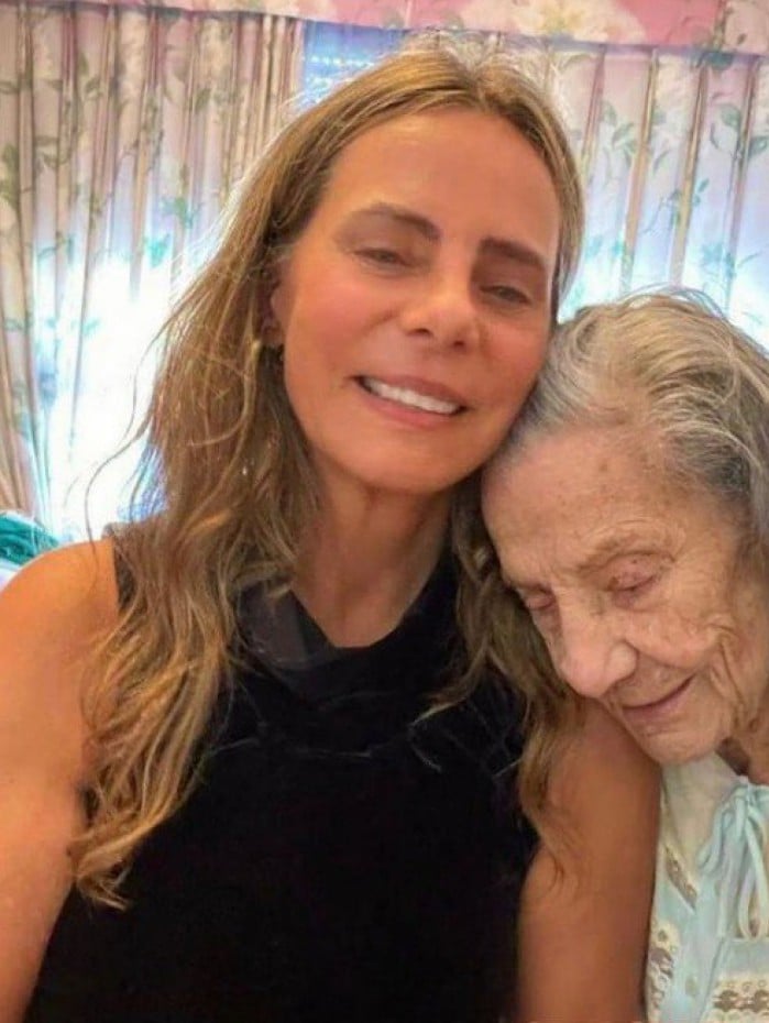 Bruna Lombardi comunicou, nesta quarta-feira, a morte de sua tia 