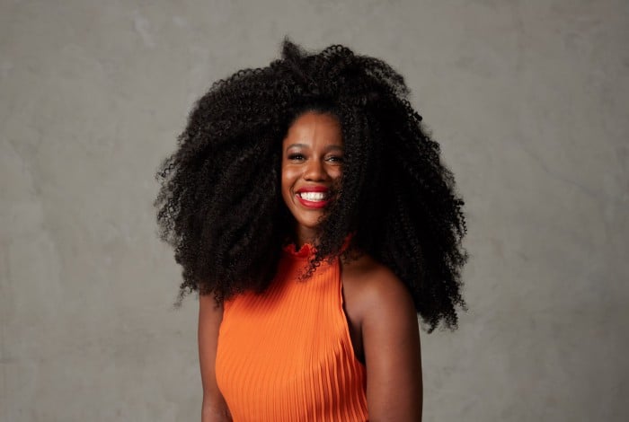 Atriz Maria Gal estreia como apresentadora de TV em talk show sobre pautas raciais