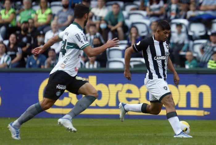 Erison quase empatou no fim, mas o Botafogo perdeu para o Coritiba