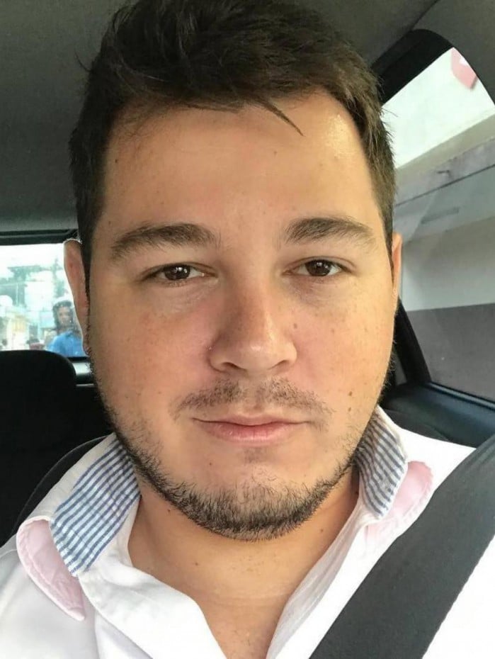 Vinícius Hayden, ex-assessor do vereador Gabriel Monteiro, morre em acidente de carro em Teresópolis. Ele havia denunciado do vereador e dizia estar sofrendo ameaças.