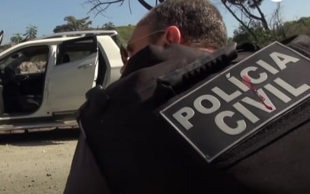 Equipe do SBT diz que PRF confiscou cartão de memória com imagens da operação na Vila Cruzeiro