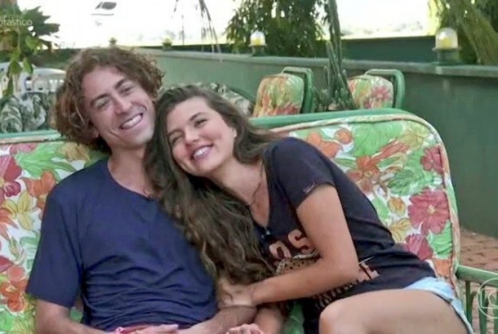 Jesuíta Barbosa e Alanis Guillen negam estar namorando ao 'Fantástico'