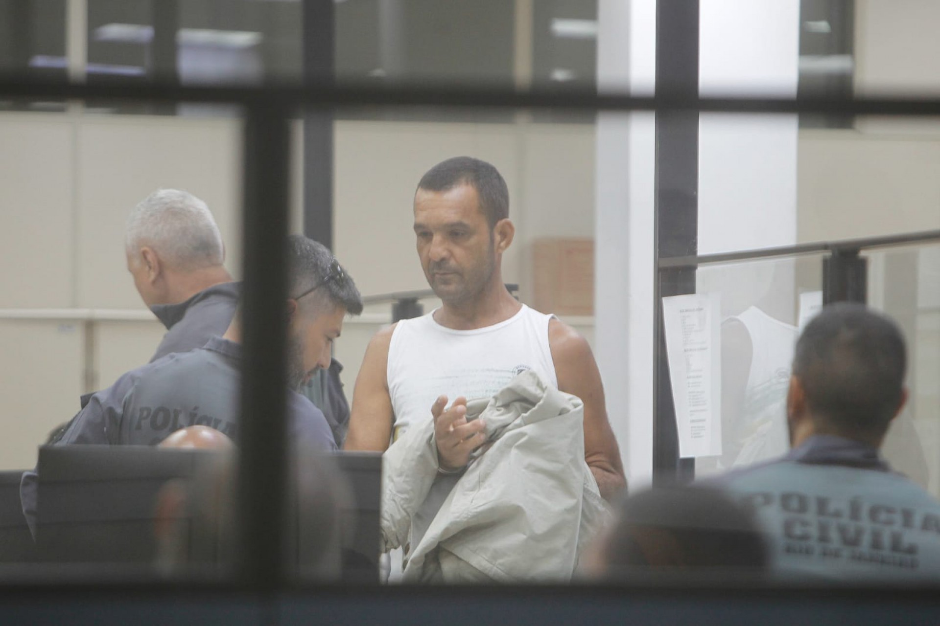 Achilles Coelho Alamo foi preso em flagrante por porte ilegal de arma - Reginaldo Pimenta / Agência O Dia