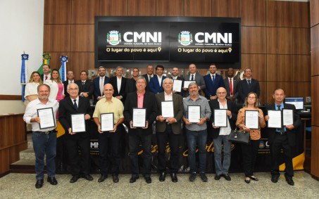 Câmara de Nova Iguaçu homenageia aniversário da associação comercial da cidade