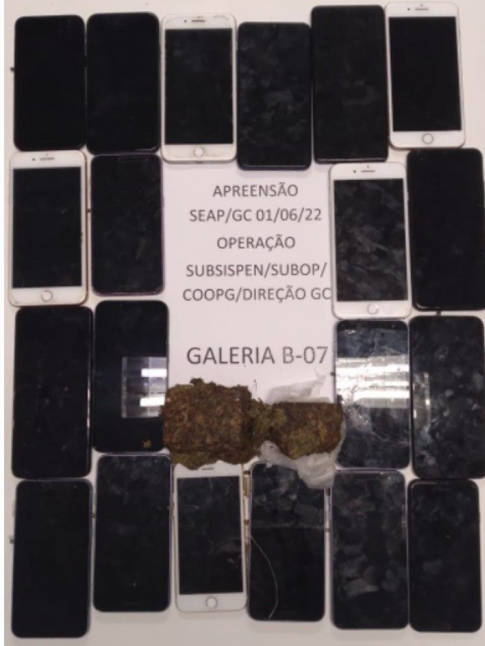 Celulares apreendidos na cadeia com as lideran&ccedil;as do crime organizado do Rio