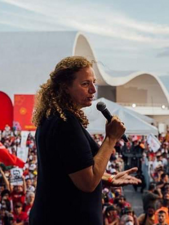 Com um reconhecido histórico de ampla atuação em Niterói, Jandira agradeceu a honraria.
