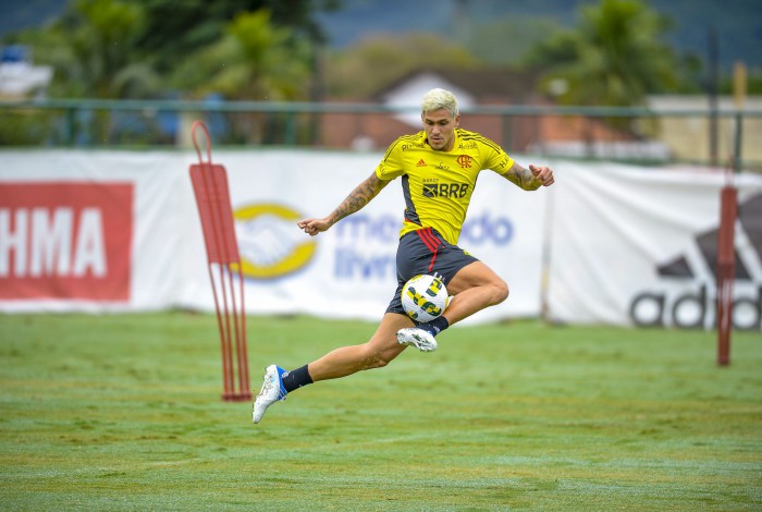 Com Gabigol suspenso, Pedro deve começar como titular do Flamengo no duelo contra o Fortaleza