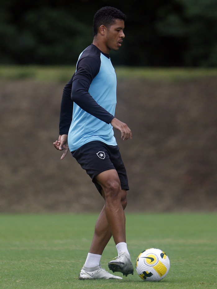 Vinícius Lopes retornou aos treinos do Botafogo