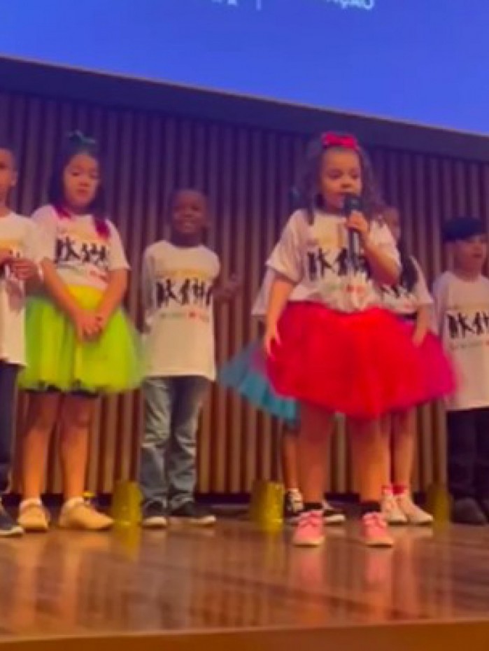 Pequena Laura viralizou nas redes sociais ao cantar vers&atilde;o '&oacute;pera' de m&uacute;sica infantil