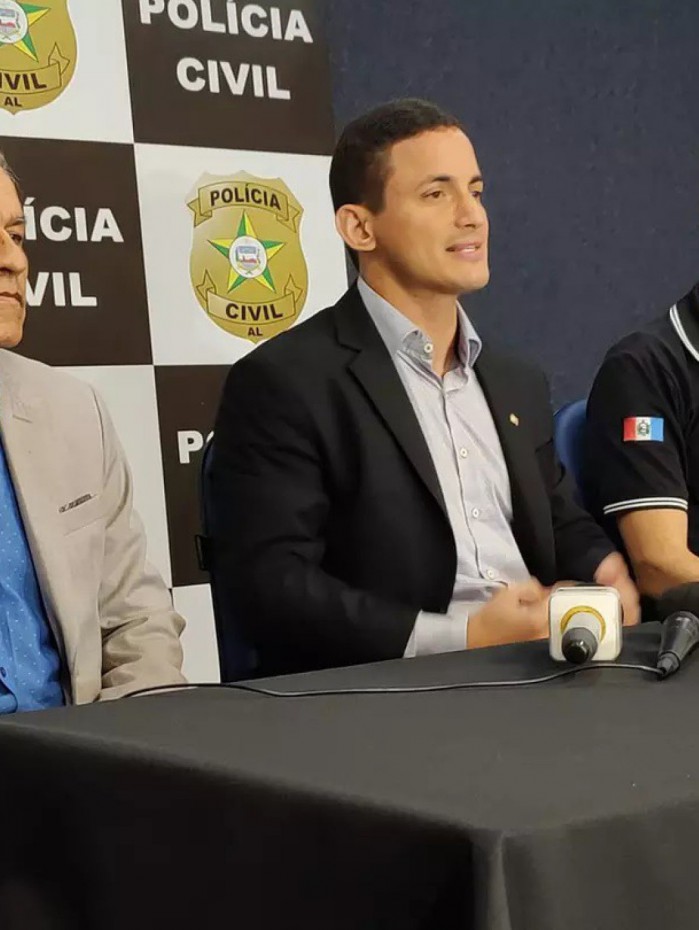 Pol&iacute;cia de Alagoas suspeita que apartamento de Carlinhos foi roubado por grupo especializado